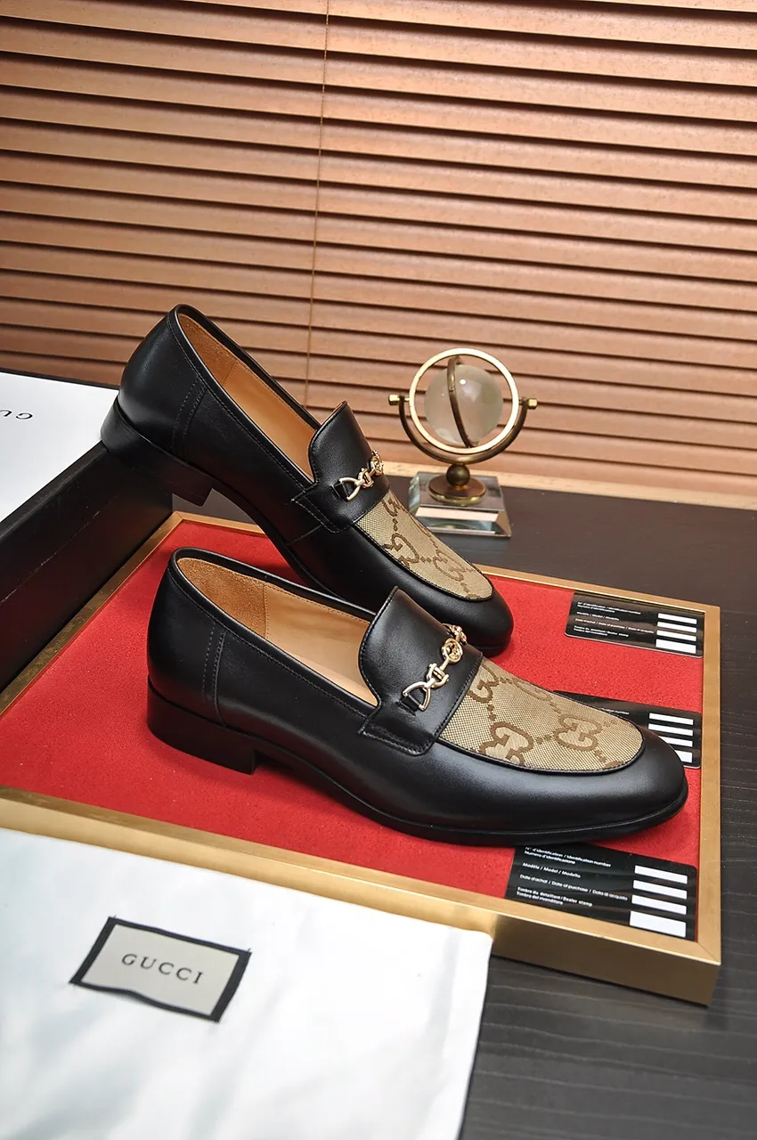Men's shoes💰500💶Italy's top luxury men's shoe giant (GUCCI) (Gucci) (full cowhide lining) new arrival🍃Original European style🔰 Pleasant to the eye😍In order to make the shoes more durable and non-deformable🌀The production continues to follow traditional methods but there is still no lack of innovation💪Choose original sheepskin for the leather♻️ Smooth and natural And extra bright ⭐Made of imported cowhide, the first choice of rich people 38-45 (45 customized)